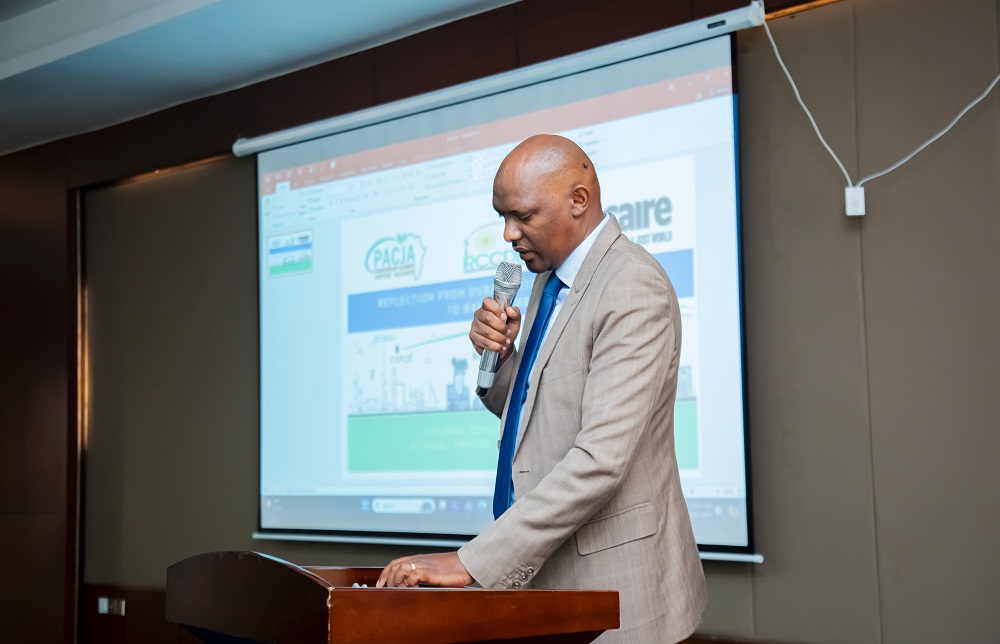 Faustin Munyazikwiye ageza ijambo ku bitabiriye inama nyunguranabitekerezo ku byavuye muri COP28 n'ibyitezwe muri COP29 