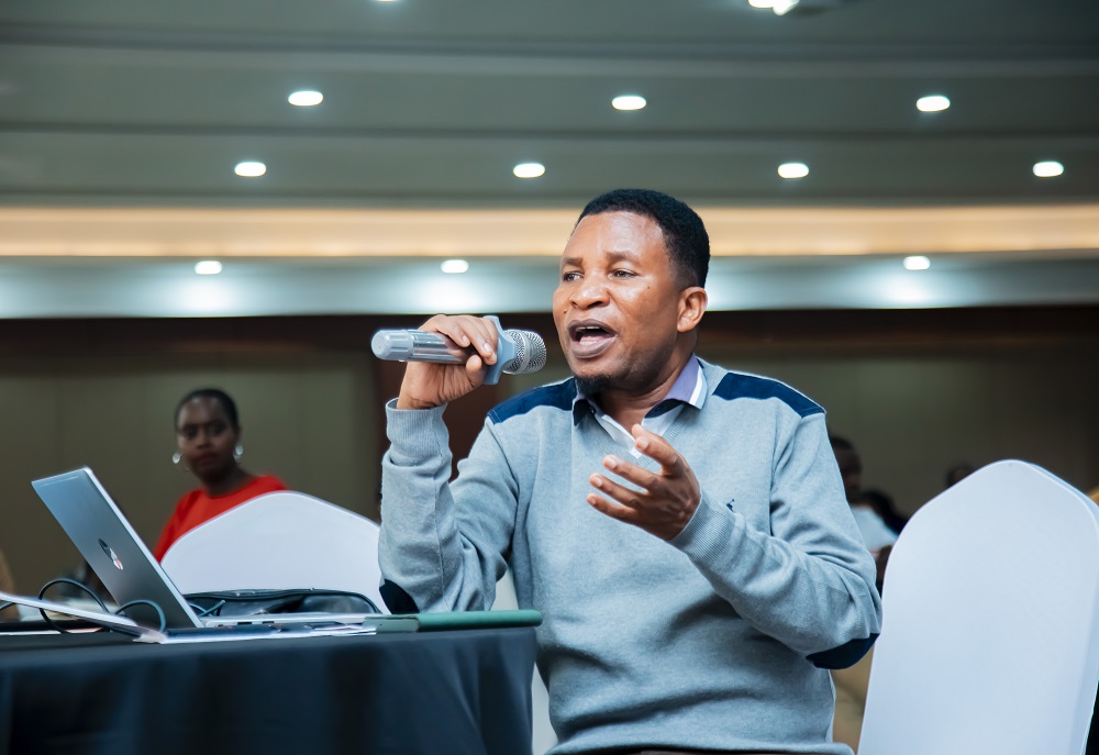 Mithika Mwenda, Umuyobozi Nshingwabikorwa wa Pan-African Climate Justice Alliance (PACJA) ni umwe mu batanze ibitekerezo by'ibikwiye kwibandwaho muri COP29