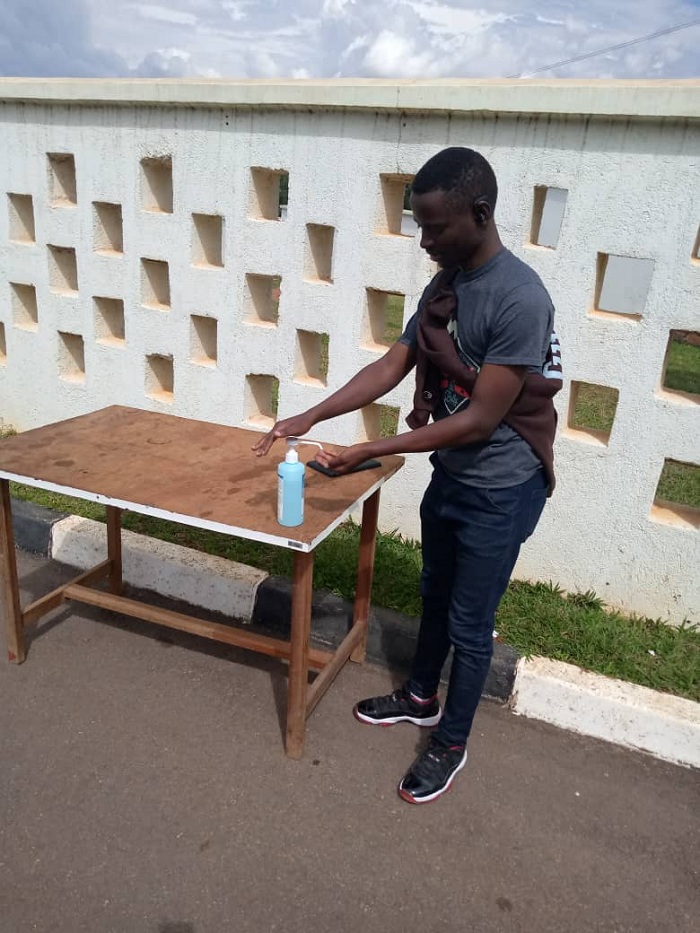 Ku mukino wahuje APR FC na Kiyovu babanje gukaraba mu rwego rwo kwirinda Coronavirus