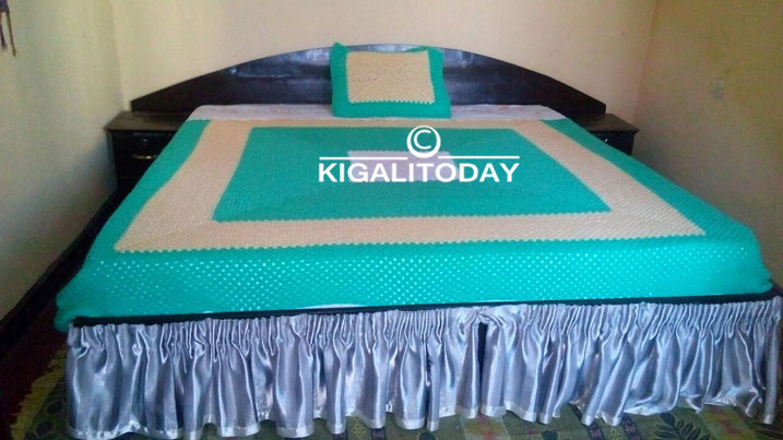 Couvre lit yaboshywe na Nyiramajyambere.