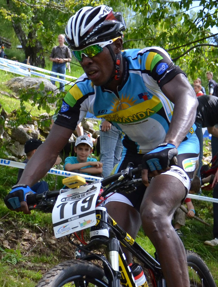 Adrien Niyonshuti ntiyitabiriye Tour du Rwanda 2014 kubera ikipe akinira ya MTN yamwimye uruhushya.