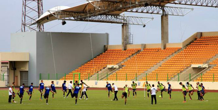 Guinée Équatoriale niyo yemejwe ko izakira CAN 2015. Iyi stade de Malabo yo muri icyo gihugu.