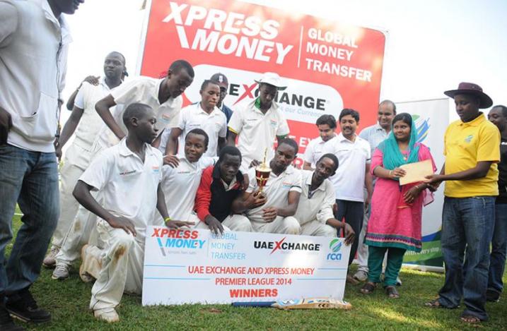 Abakinnyi b'ikipe ya Right Guards bashyikirizwa ibihembo.