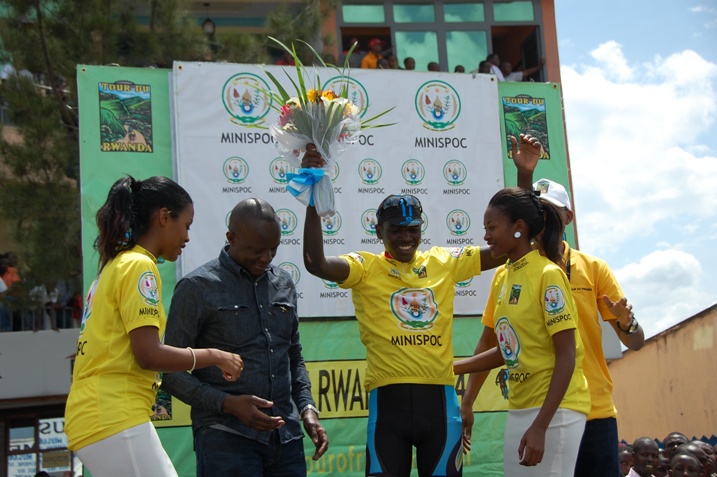 Valens aracyambaye umwenda w'umuhondo n'ubwo yakoze impanuka uyu munsi.