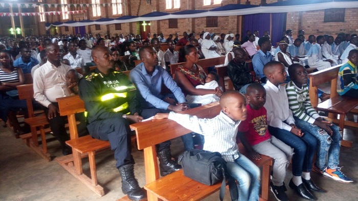 Umuyobozi wa Polisi mu Ntara y'Amajyepfo, CP Rogers Rutikanga, yasengeye kuri Katedarali ya Butare