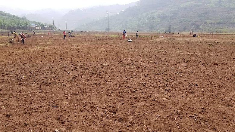 Abahinzi barataka igihombo batewe no gutinda kw