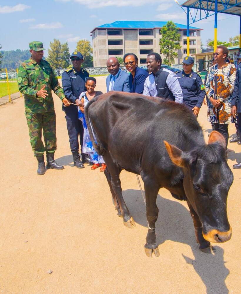 Abaturage bashimira inzego z'umutekano zidahwema kubafasha mu mibereho myiza