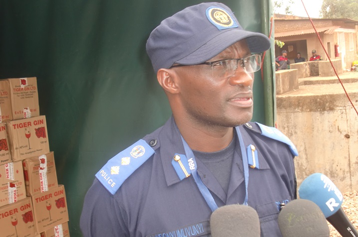 CSP Mbonyumuvunyi asaba abacuruzi kureka magendu ibateza ibyago ikanahobya igihugu.