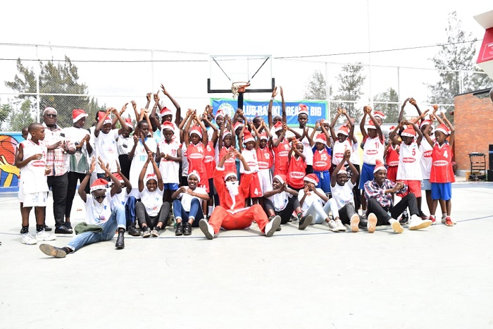 Abana bishimiye gusabana na bagenzi babo