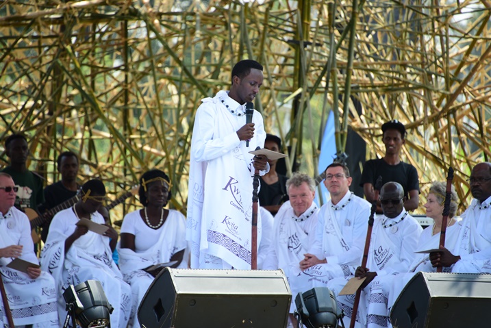 Cyizere Rukundo Fidence wahize abandi muri Sciences, ingagi yayise "Ndi Umunyarwanda."