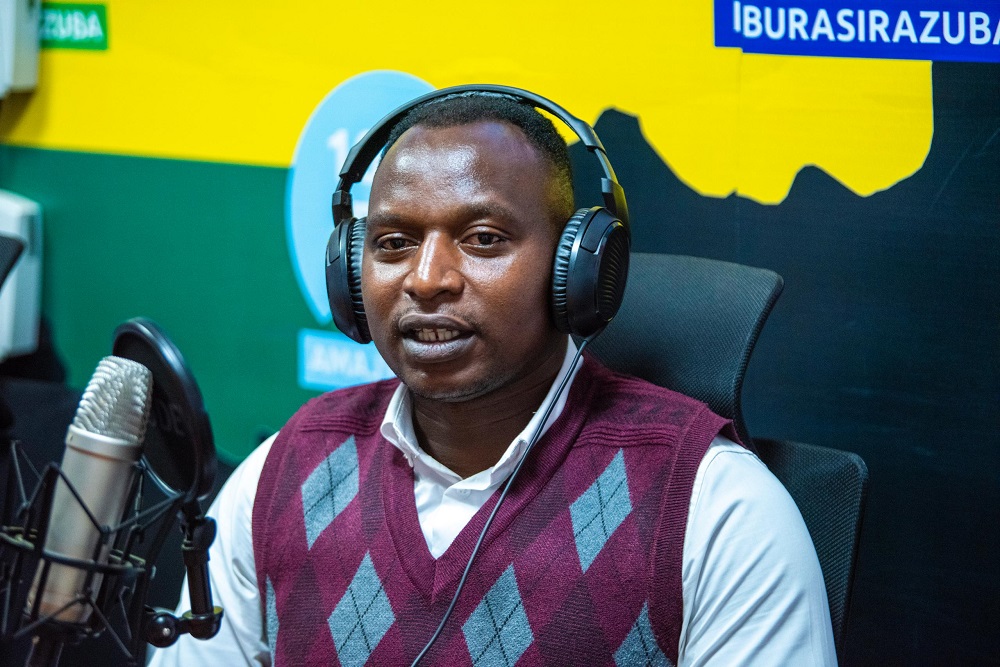 Cyprien Bunani avuga ko bita ku nteganyanyigisho zifasha abana gukura bazi gukoresha ikoranabuhanga ariko mu cyaro ngo haracyari imbogamizi