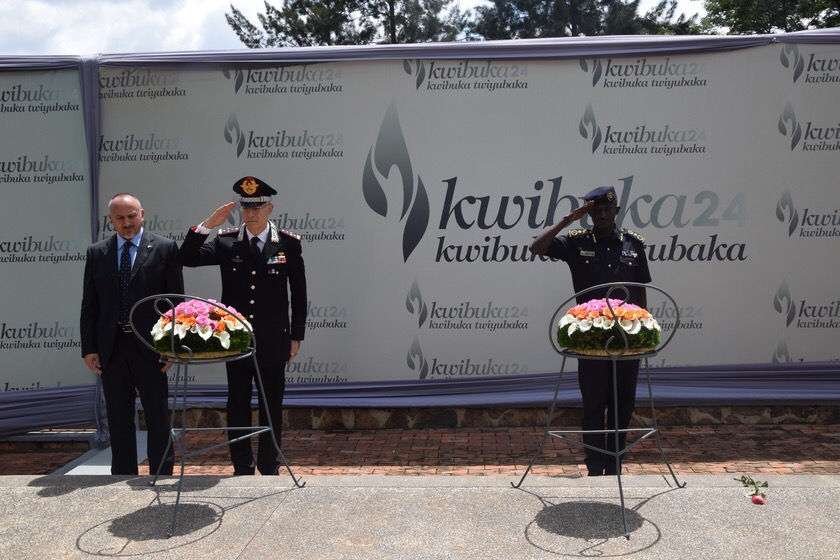 Uyu muyobozi yanasuye Urwibutso rwa Jenoside rwa Kigali asobanurirwa amateka mabi yaranze u Rwanda