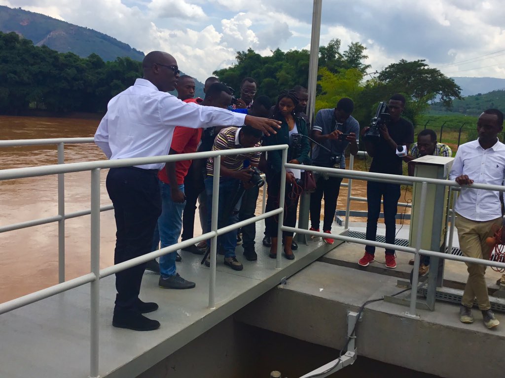 Umuyobozi wa WASAC asobanurira abanyamakuru uburyo amazi atunganywa