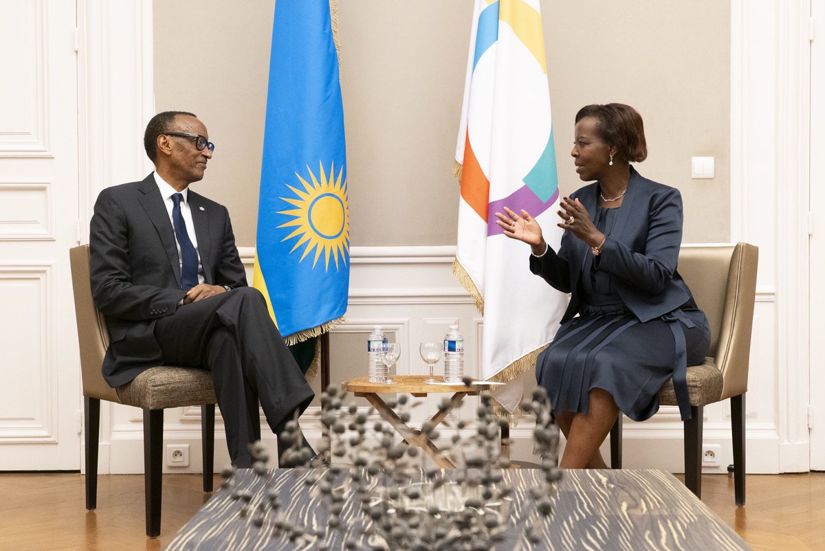 SG Louise Mushikiwabo na Perezida Kagame bagirana ibiganiro 