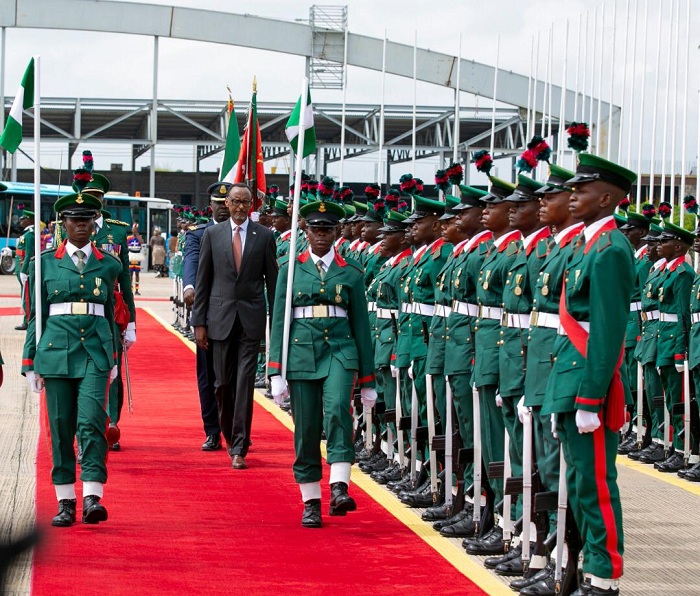 Ubwo perezida Kagame yageraga i Abuja muri Nigeria