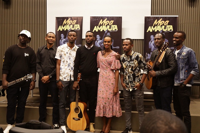 Daniella na James bari kumwe na bamwe mu bahanzi bazafatanya mu gitaramo