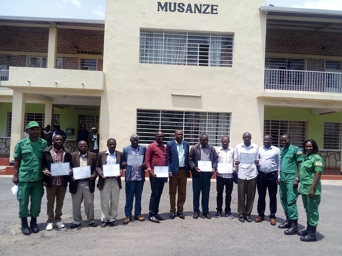 Bashyikirijwe Seritifika z'ishimwe ry'uko bitwaye neza mu kazi bari bashinzwe