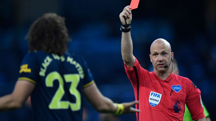 Amakosa ya David Luiz ni yo yabaye inkuru y