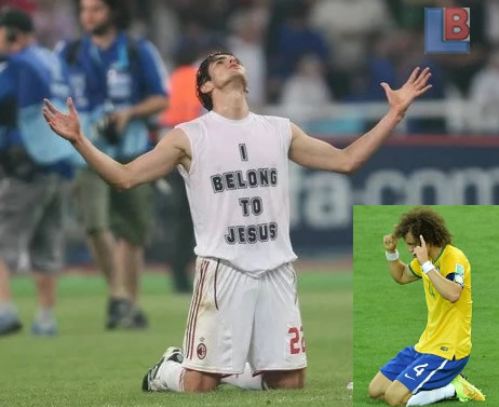 David Luiz ajya mu kibuga yambaye umwenda wanditseho ko ari uwa Yezu