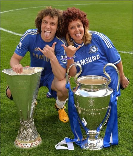 David Luiz na nyina bishimira ibikombe umuhungu we yegukanye