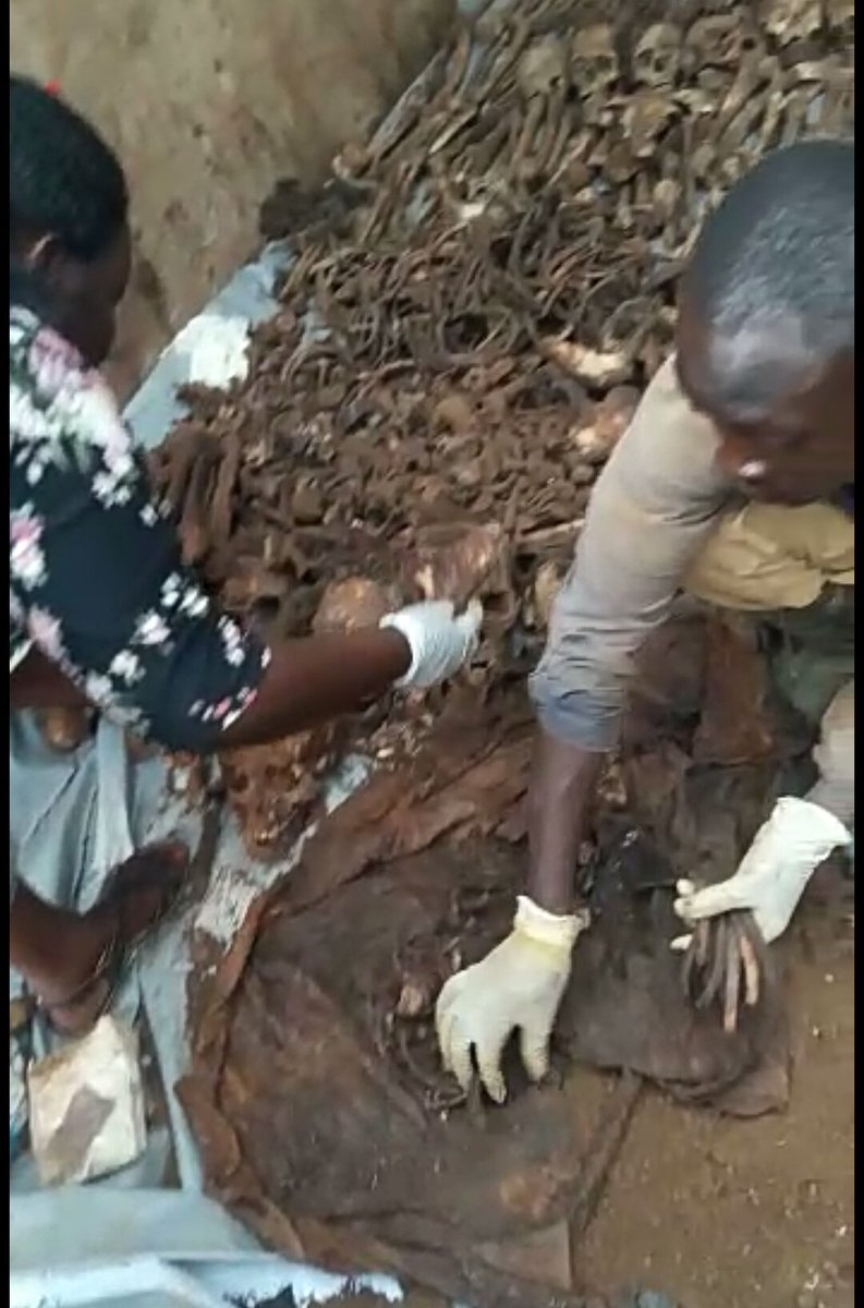 Abaturage bari mu gikorwa cyo kwegeranya ibisigazwa by