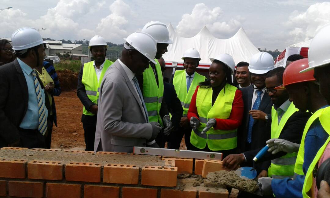 Minisitiri w'Ubuzima Dr. Diane Gashumba ni we watangije iyubakwa ry'uru ruganda