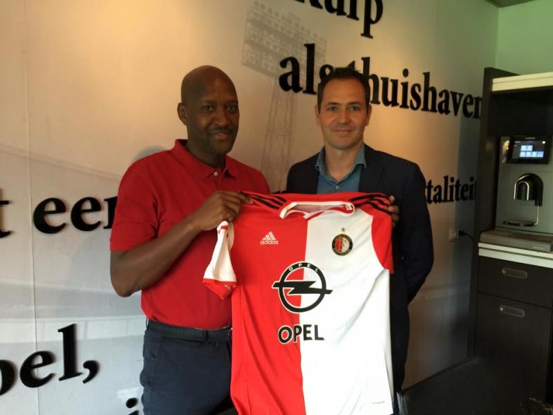 N'ubwo ishuri ry'umupira w'Amaguru rya Ferwafa ritagikora,aha Perezida wa FERWAFA yari yasuye irya Feyenood yo mu Buholandi