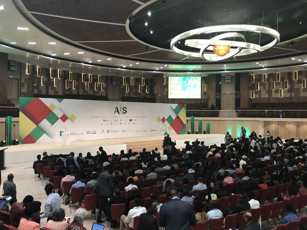 Iyi nama yitabiriwe n'abagera kuri 400 baturutse mu bihugu 44 bya Afurika