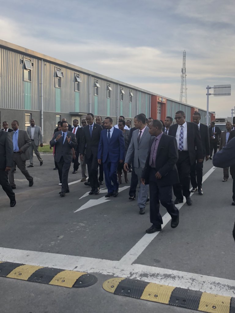 Perezida Kagame ari gutemberezwa mu gice cy'inganda cya Hawassa Industrial Park 