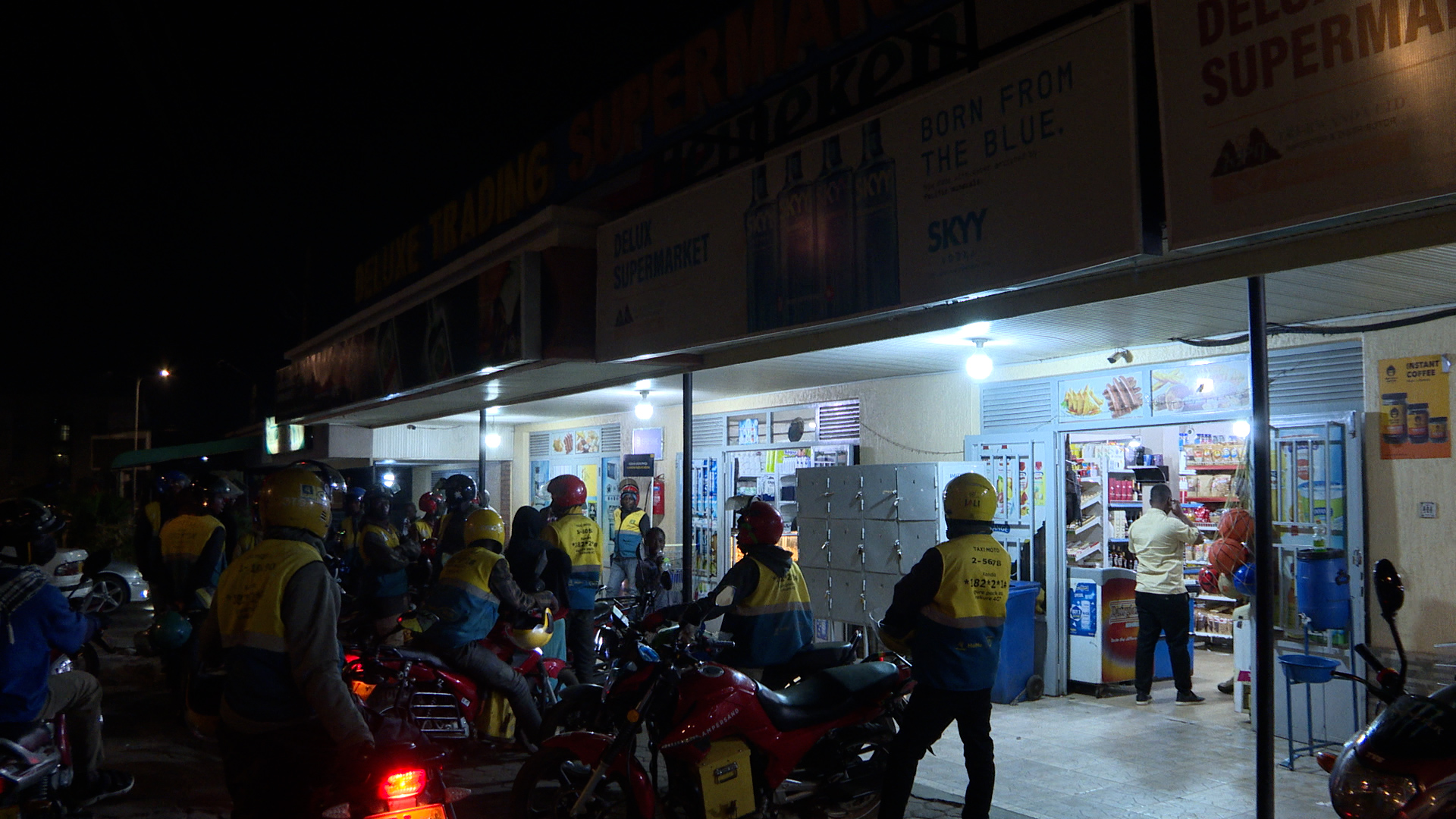 DELUXE Supermarket ikorera Sonatubes haba hari urujya n