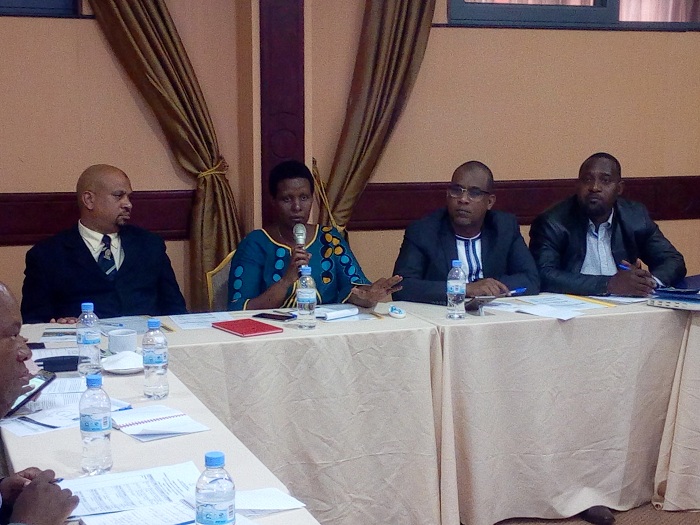 Hon Gasinzigwa avuga ko kurwanya Ebola bigomba gukomeza kongerwamo ingufu