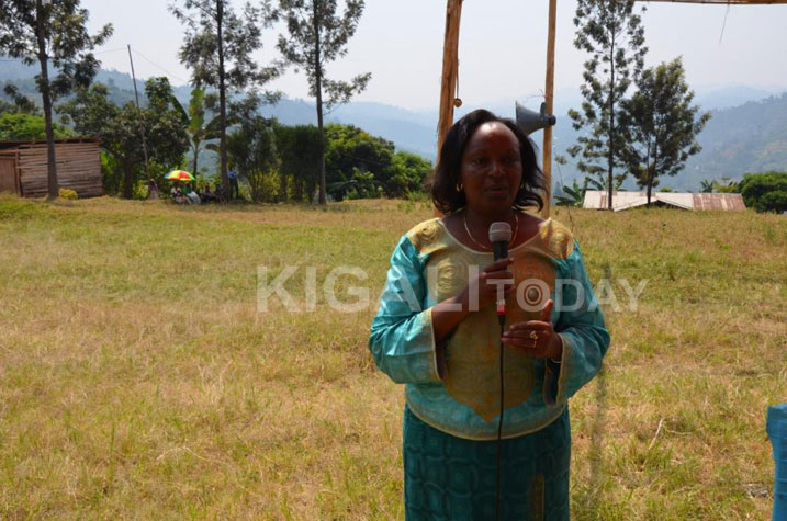 Depite Mwiza Esperance yabasobanuriye ko bari bagiye kumva ibitekerezo byabo ku bijyanye no kuvugurura Itegeko Nshinga.