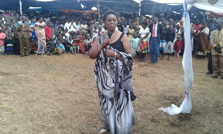 Depite Berthe Mujawamariya asanga imbaraga abanyamusaza bafite zizubaka Paruwasi y'icyitegererezo.