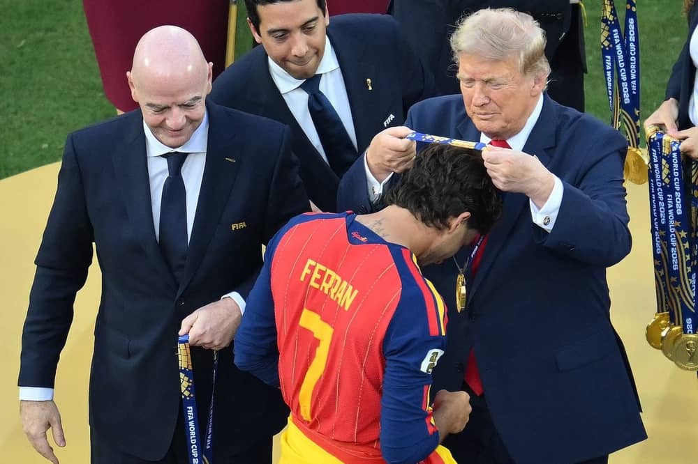 Perezida Donald Trump yambika umudali Ferran Torres watsinze igikombe 