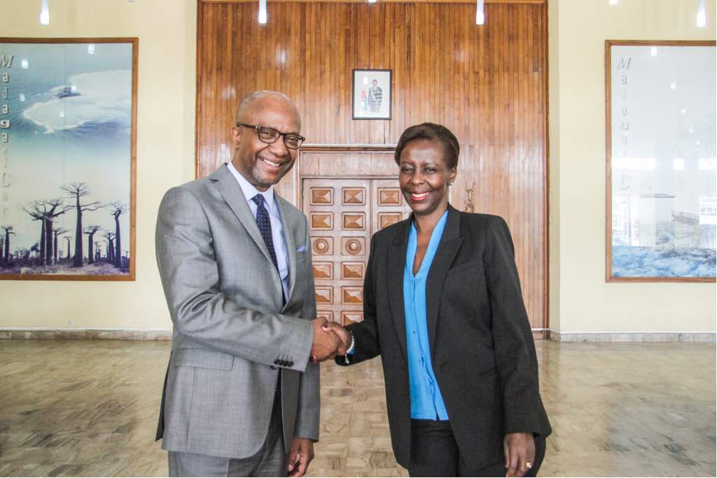 Muri Madagascar kandi Mushikiwabo yabonanye na Minisitiri w'Ububanyi n'amahanga Dovo Eloi Maxime