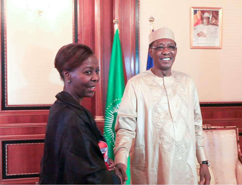 I N'Djamena, Mushikiwabo yaganiriye na Perezida Idriss Deby anamwemerera kumushyigikira