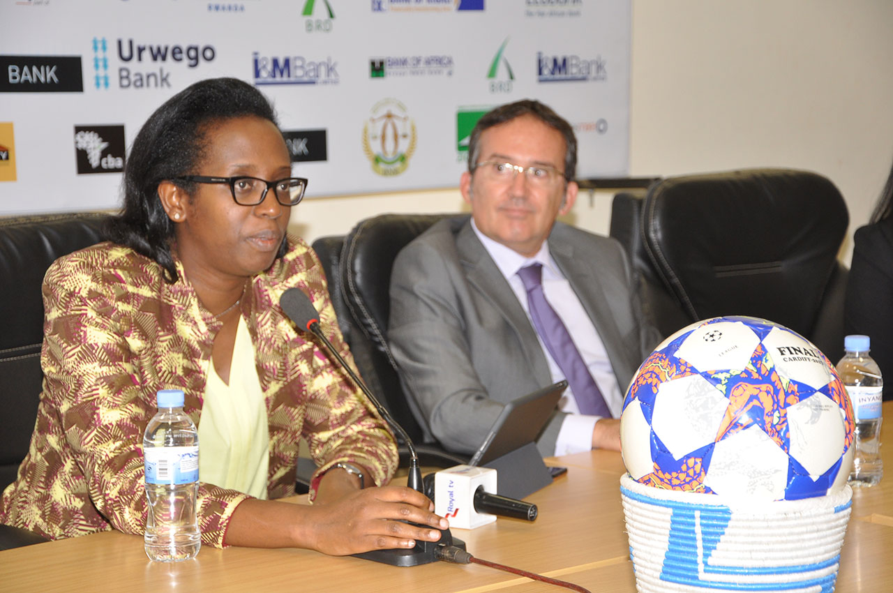 Dr Diane Karusisi uyobora Banki ya Kigali na Abderrahamane Belbashir ukuriye Bank of Africa mu Rwanda mu kiganiro n'itangazamakuru