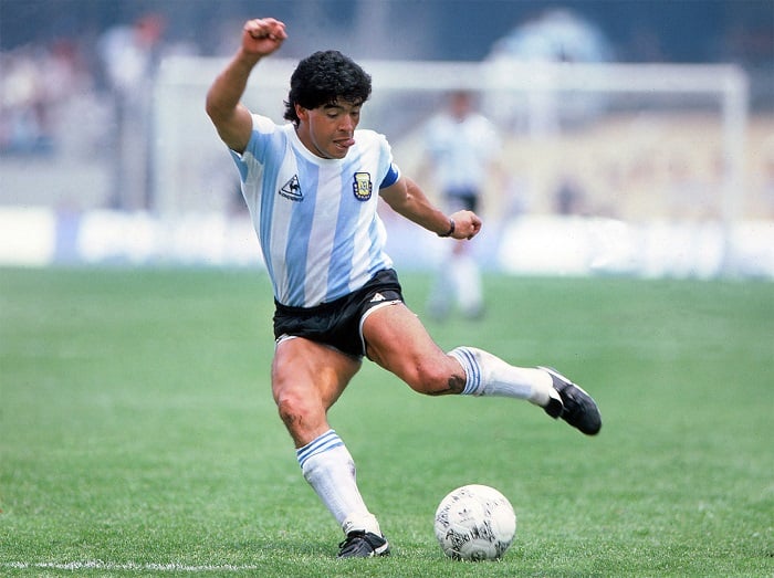 Diego Maradona yaramenyekanye cyane mu mupira w'amaguru
