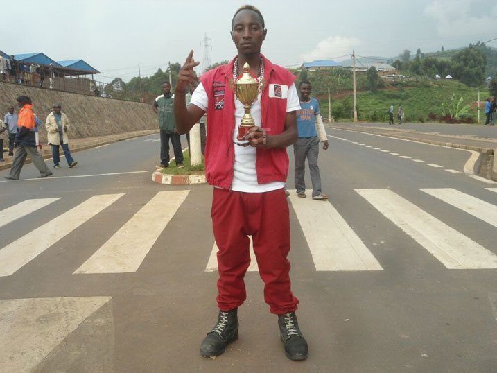 Dig Dog ngo yatangiye urugendo rwo kwemeza ko ari umuraperi wa mbere mu Rwanda.