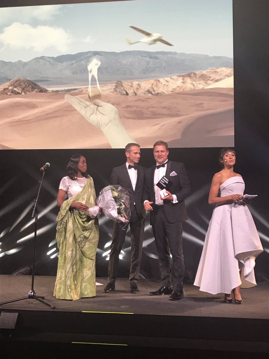 Ambasaderi w'u Rwanda muri Denmark ufite icyicaro muri Suwede, Christine Nkurikiyinka niwe wakiriye icyo gihembo