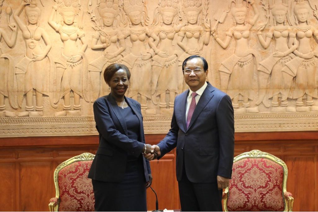 Ku munsi wa kabiri w'uruzinduko yagiriraga muri Aziya, Mushikiwabo yakiriwe na mugenzi we ushinzwe Ububanyi n'amahanga n'Ubutwererane, Prak Sokhonn