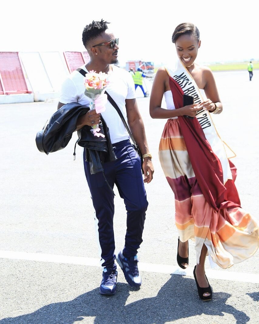 Aha abagize Sauti Sol bari bakiva mu ndege i Bujumbura 