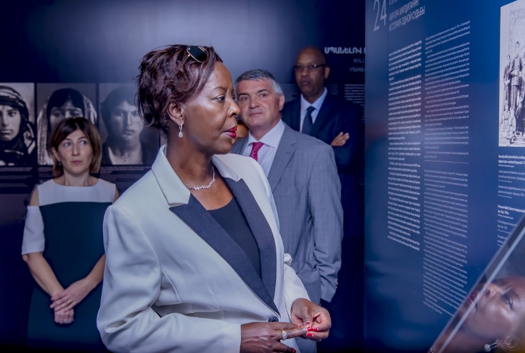 Yanasuye urwibutso rwa Jenoside yakorewe Abanya-Armenia, ruherereye ahitwa Tsitsernakaberd