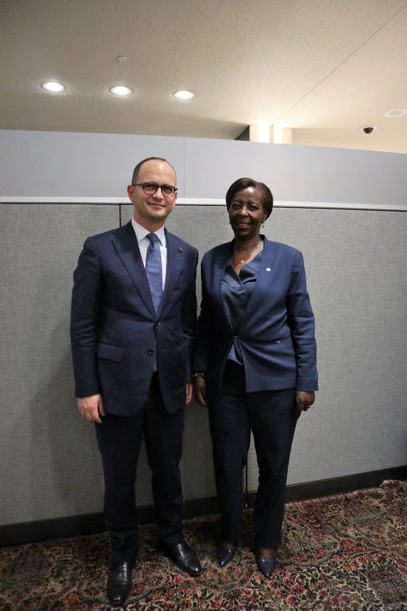 Yaganiriye na Minisitiri w'Ububanyi n'amahanga wa Albaniya, Ditmir Bushati