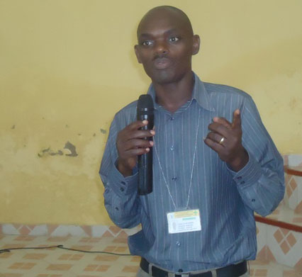 Doctor Ruhirwa Rudoviko uyobora ibitaro bya Nyagatare asaba abantu kugana kwa muganga igihe barwaye n'ubwo nta bushobozi baba bafite.