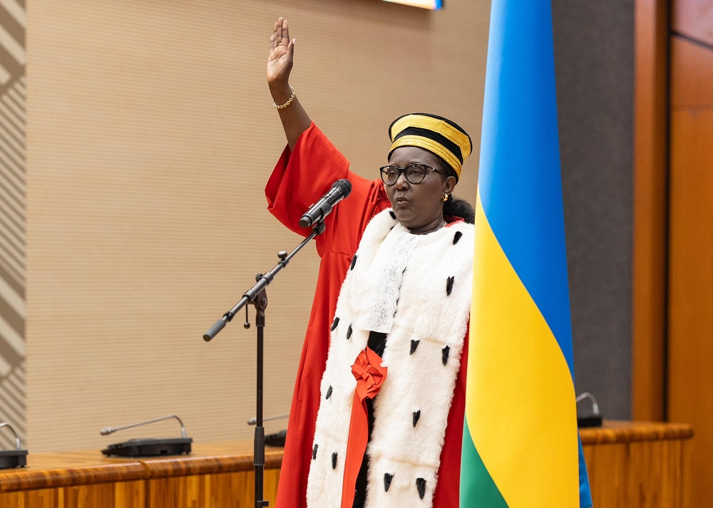 Perezida w'Urukiko rw'Ikirenga, Domitille Mukantaganzwa, yarahiye