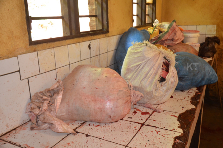 Bapfunyika inyama mu mifuka