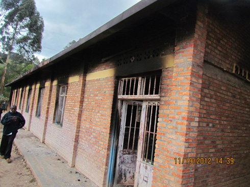 Umuriro warenze imbere itunguka mu mabati.