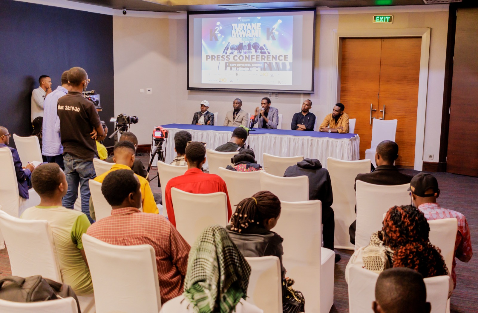 Baganira n'itangazamakuru