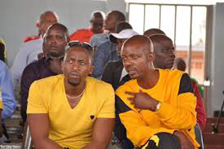 Sheihk Hamdan (Iburyo) wahoze ari Umunyamabanga mukuru wa Mukura ubu ariyamamariza kuyobora ihuriro Ijabo